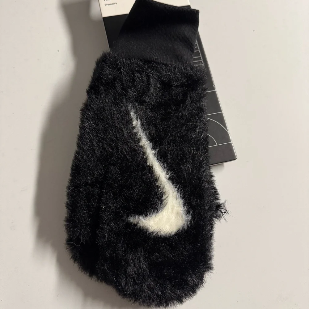 NWT Nike plush knit mittens black white swoosh gloves